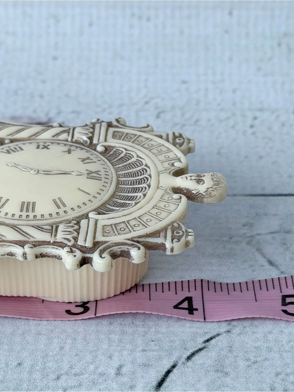 Ivory Decorative Clock Motif Wall Plaque - Ivory
